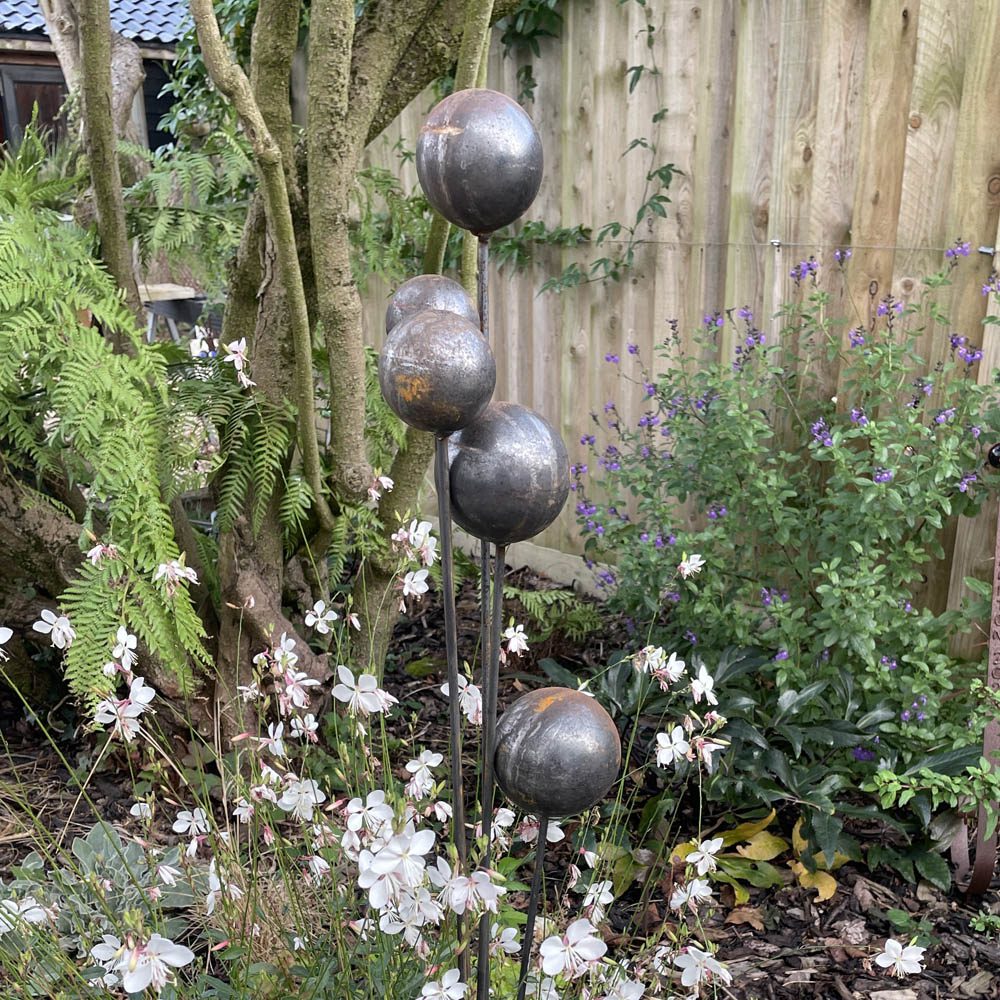 Cluster of 5 Garden Stake Ornaments – Balls Large 5061098721920